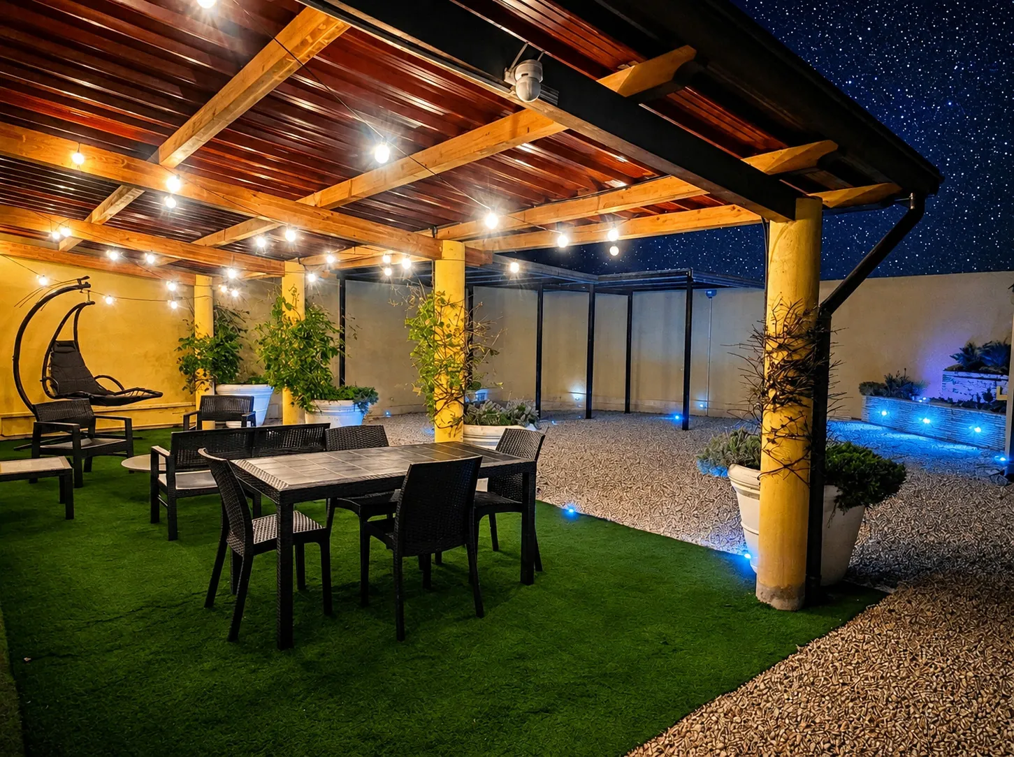 Luxury Private Jacuzzi Home & Spa di sera, giardino illuminato