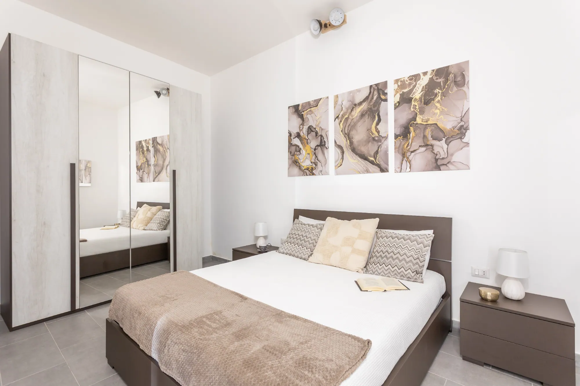 Camera da letto – Luxury Private Jacuzzi Home & Spa